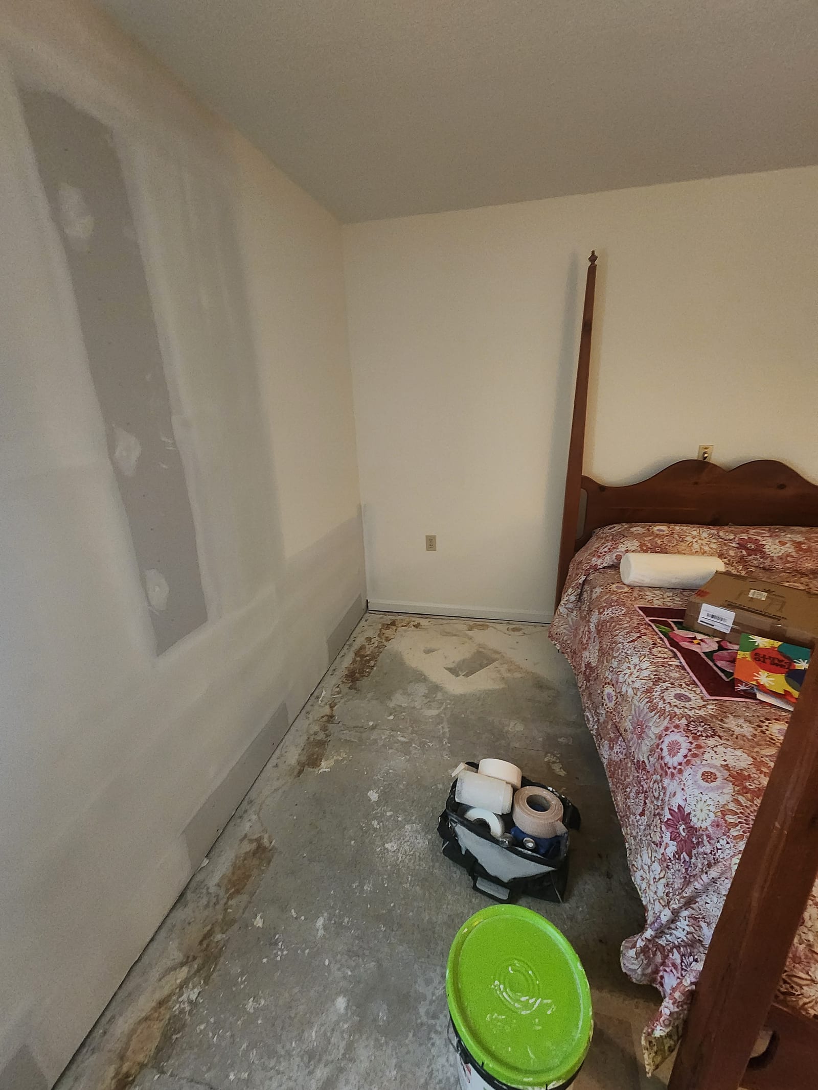 Drywall hole patch and joint compound repair on an interior wall, New Castle County DE